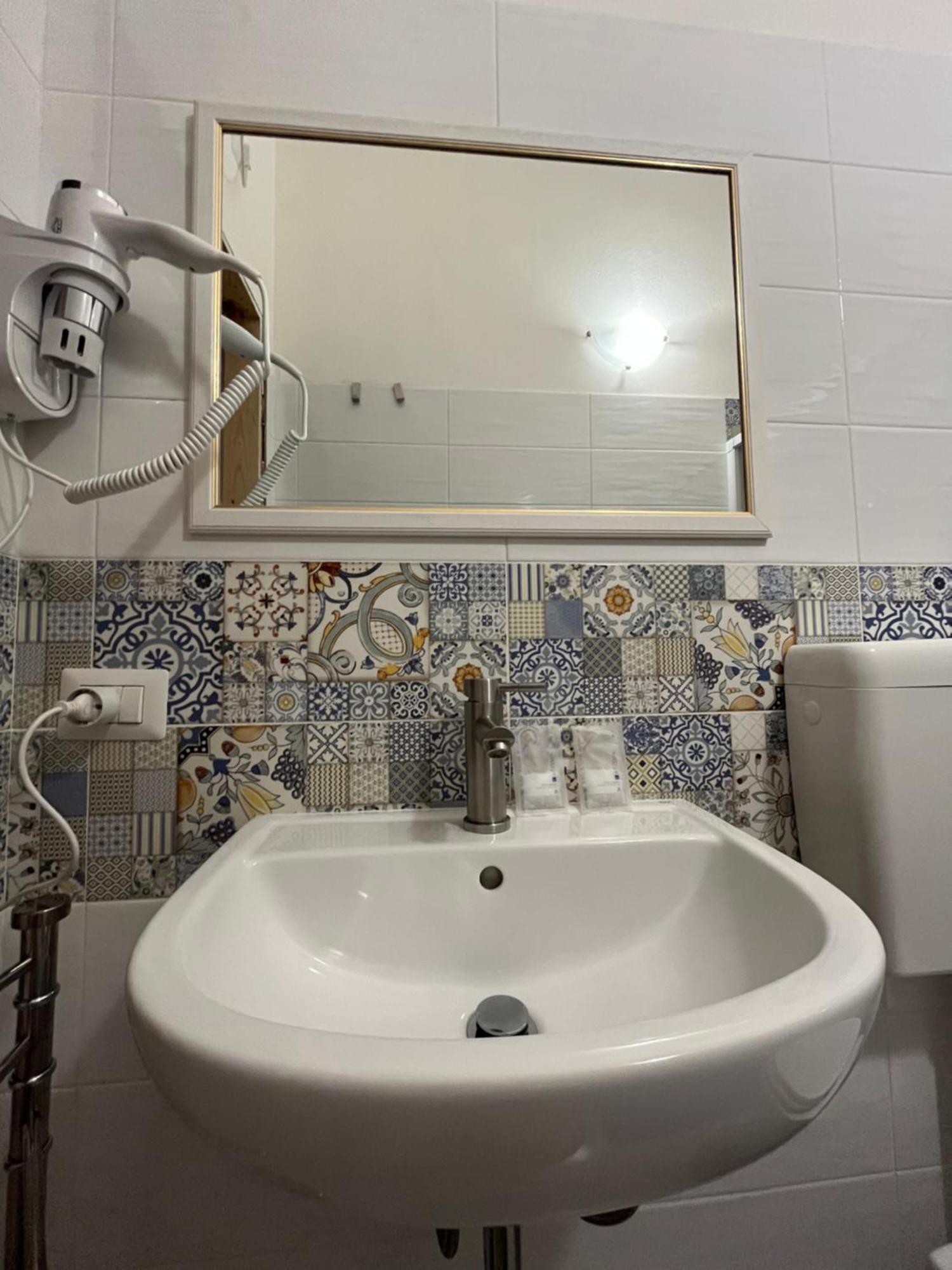 B&B Regina Rooms Авола Екстериор снимка